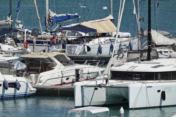 Talya Sicilya Akdeniz Marina Ragusa Temmuz 2018 Lüks Yatlar Port — Stok fotoğraf