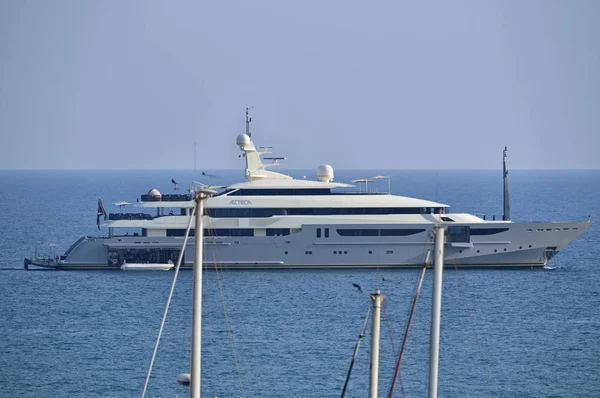 Italia Sisilia Välimeri Marina Ragusa Heinäkuuta 2018 Purjehdusvenemastot Satamassa Iso — kuvapankkivalokuva