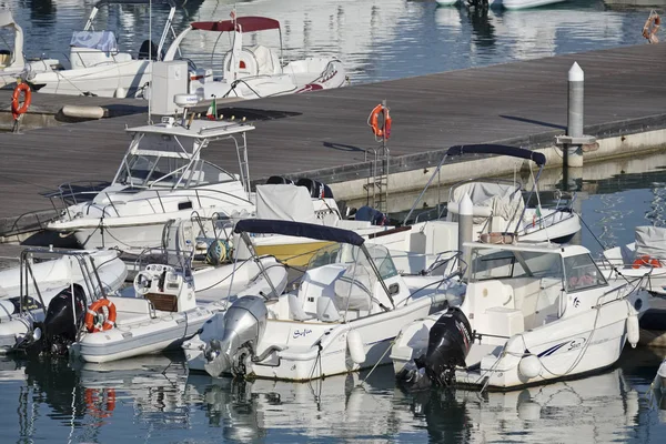 Italien Sicilien Medelhavet Marina Ragusa Juli 2018 Segelbåtar Båtar Och — Stockfoto