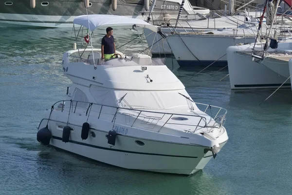 Italien Sizilien Mittelmeer Marina Ragusa August 2018 Mann Auf Einer — Stockfoto