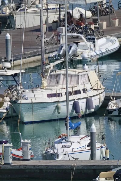 Itália Sicília Mar Mediterrâneo Marina Ragusa Agosto 2018 Barcos Motor — Fotografia de Stock