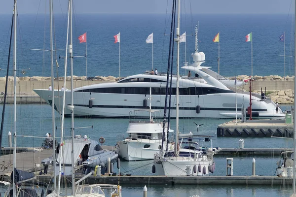 Italien Sicilien Medelhavet Marina Ragusa Augusti 2018 Stor Lyxig Yacht — Stockfoto