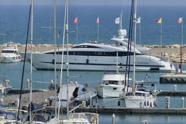 Italien Sicilien Medelhavet Marina Ragusa Augusti 2018 Stor Lyxig Yacht — Stockfoto