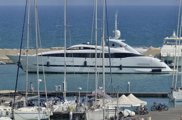 Italien Sicilien Medelhavet Marina Ragusa Augusti 2018 Stor Lyxig Yacht — Stockfoto
