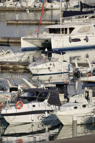 Italia Sicilia Mar Mediterráneo Marina Ragusa Agosto 2018 Barcos Motor —  Fotos de Stock