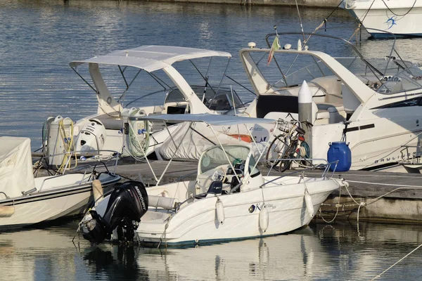 Italien Sizilien Mittelmeer Marina Ragusa August 2018 Motorboote Hafen Leitartikel — Stockfoto