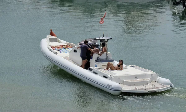 Italia Sicilia Mar Mediterráneo Marina Ragusa Agosto 2018 Personas Gran — Foto de Stock