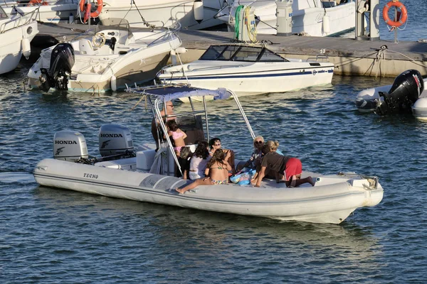 Italien Sizilien Mittelmeer Marina Ragusa August 2018 Menschen Auf Einem — Stockfoto