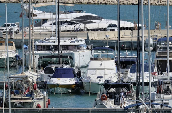 Itália Sicília Mar Mediterrâneo Marina Ragusa Agosto 2018 Iates Luxo — Fotografia de Stock