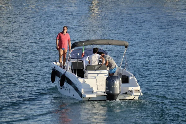 Italia Sicilia Mar Mediterraneo Marina Ragusa Agosto 2018 Persone Motore — Foto Stock