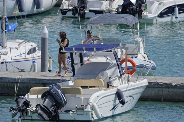 Italien Sizilien Mittelmeer Marina Ragusa August 2018 Menschen Boote Und — Stockfoto