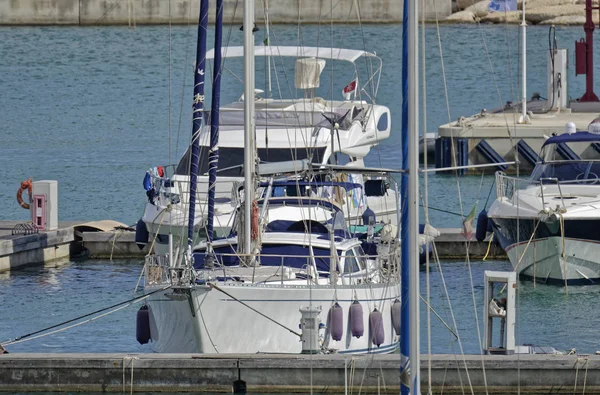 Talya Sicilya Akdeniz Marina Ragusa Ağustos 2018 Lüks Yatlar Port — Stok fotoğraf