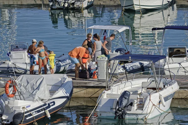 Italy Sicily Mediterranean Sea Marina Ragusa August 2018 People Motor — Stock Photo, Image