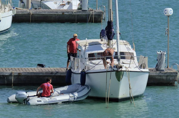 Italien Sizilien Mittelmeer Marina Ragusa August 2018 Menschen Auf Einem — Stockfoto