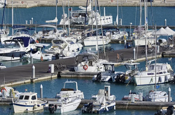 Talya Sicilya Akdeniz Marina Ragusa Ağustos 2018 Motorlu Tekne Lüks — Stok fotoğraf