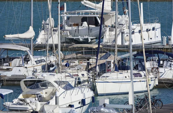 Itália Sicília Mar Mediterrâneo Marina Ragusa Agosto 2018 Iates Luxo — Fotografia de Stock