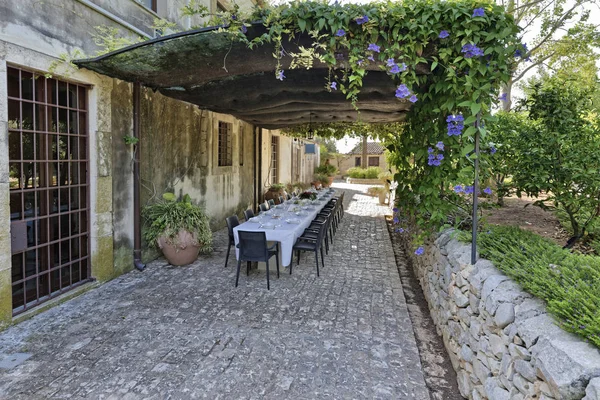 Italia Sicilia Mesa Jardín Una Casa Campo Campo —  Fotos de Stock