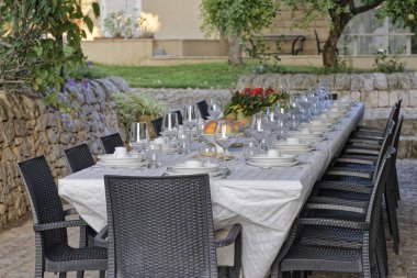 İtalya, Sicilya, küme tablo kırsal çiftlik evinin bahçesinde