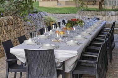 İtalya, Sicilya, küme tablo kırsal çiftlik evinin bahçesinde