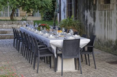 İtalya, Sicilya, küme tablo kırsal çiftlik evinin bahçesinde