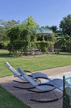 İtalya, Sicilya, çardak kırsal çiftlik evinin bahçesinde