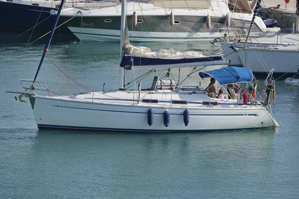 Itália Sicília Mar Mediterrâneo Marina Ragusa Setembro 2018 Pessoas Barco — Fotografia de Stock