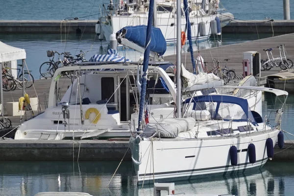 Talya Sicilya Akdeniz Marina Ragusa Eylül 2018 Yelkenli Tekneler Limanda — Stok fotoğraf