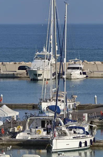 Itália Sicília Mar Mediterrâneo Marina Ragusa Setembro 2018 Iates Luxo — Fotografia de Stock