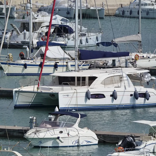 Talya Sicilya Akdeniz Marina Ragusa Eylül 2018 Motorlu Tekne Lüks — Stok fotoğraf