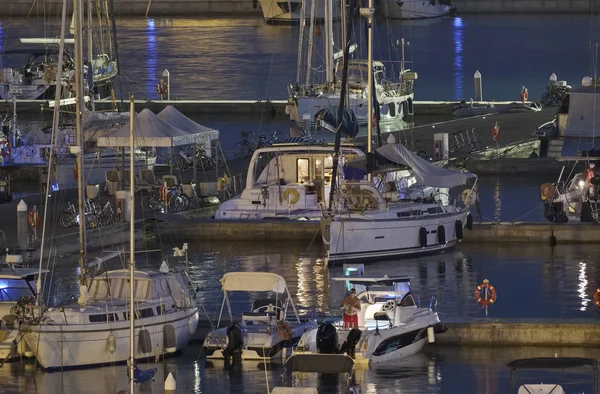 Włochy Sycylia Morze Śródziemne Marina Ragusa Września 2018 Łodzie Luksusowe — Zdjęcie stockowe