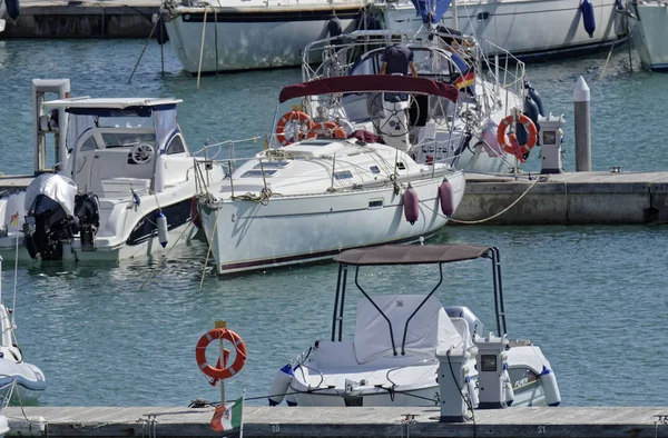 Itália Sicília Mar Mediterrâneo Marina Ragusa Outubro 2018 Barcos Motor — Fotografia de Stock