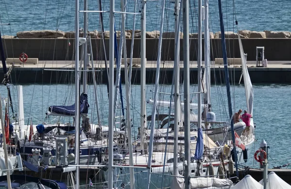 Italien Sizilien Mittelmeer Marina Ragusa Oktober 2018 Menschen Und Luxusyachten — Stockfoto