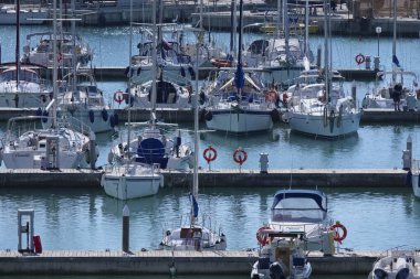 İtalya, Sicilya, Akdeniz, Marina di Ragusa; 10 Ekim 2018, motorlu tekne ve Lüks Yatlar Port - Editörden