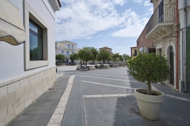 İtalya, Sicilya, Akdeniz, Marina di Ragusa (Ragusa eyaletinde); 12 Ekim 2018, şehrin - editoryal merkezi kare insanlarda