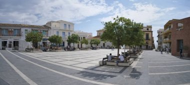 İtalya, Sicilya, Akdeniz, Marina di Ragusa (Ragusa eyaletinde); 12 Ekim 2018, şehrin - editoryal merkezi kare insanlarda