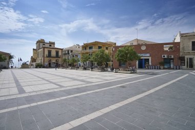 İtalya, Sicilya, Akdeniz, Marina di Ragusa (Ragusa eyaletinde); 12 Ekim 2018, şehrin - editoryal merkezi kare insanlarda