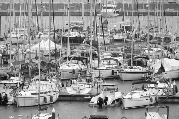 Italien Sicilien Medelhavet Marina Ragusa Oktober 2018 Segelbåtar Lyxiga Hamnen — Stockfoto