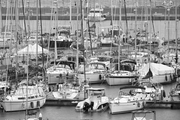 Italien Sicilien Medelhavet Marina Ragusa Oktober 2018 Segelbåtar Lyxiga Hamnen — Stockfoto