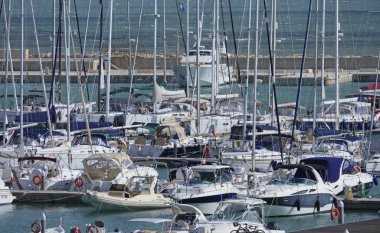 İtalya, Sicilya, Akdeniz, Marina di Ragusa; 17 Ekim 2018, motorlu tekne ve Lüks Yatlar Port - Editörden