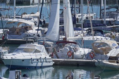 İtalya, Sicilya, Akdeniz, Marina di Ragusa; 19 Ekim 2018, motorlu tekne ve Lüks Yatlar Port - Editörden