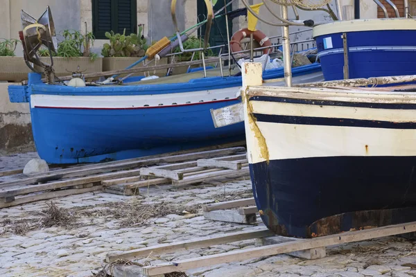 Itália Sicília Mar Mediterrâneo Sampieri Província Ragusa Barcos Pesca Terra — Fotografia de Stock