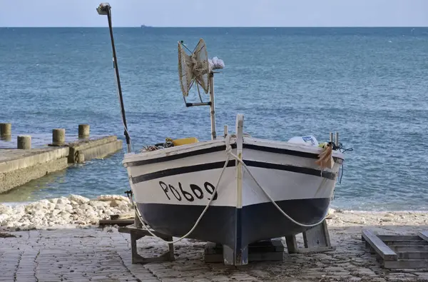 Talya Sicilya Akdeniz Sampieri Ragusa Eyaletinde Ahşap Balıkçı Teknesi Karaya — Stok fotoğraf