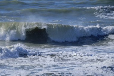 İtalya, Sicilya, Akdeniz, dalgalı deniz dalgaları