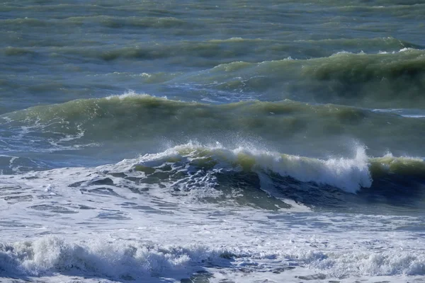İtalya, Sicilya, Akdeniz, dalgalı deniz dalgaları