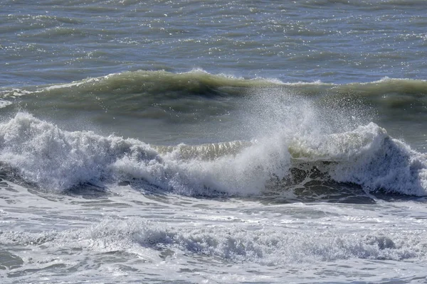 意大利 西西里 地中海 汹涌的海浪 — 图库照片