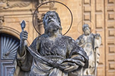 İtalya, Sicilya, Modica (Ragusa eyaletinde), St. Peter's Cathedral Barok cephesi ve dini heykeller (18. yüzyıl a.C.)