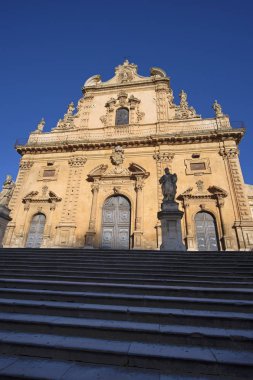 İtalya, Sicilya, Modica (Ragusa eyaletinde), St. Peter'ın Barok cephesi ve heykeller (Katedrali (18. yüzyıl a.C.)