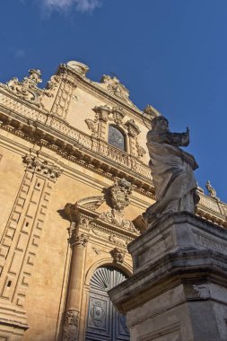 İtalya, Sicilya, Modica (Ragusa eyaletinde), St. Peter Barok cephe katedral ve heykel (18. yüzyıl a.C.)