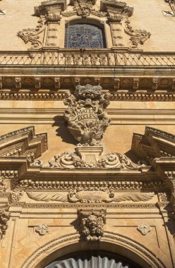 İtalya, Sicilya, Modica (Ragusa eyaletinde), St. Peter's Cathedral Barok cephesi (18. yüzyıl a.C.)