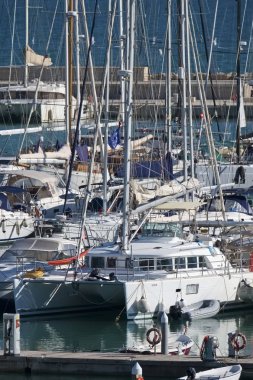 İtalya, Sicilya, Akdeniz, Marina di Ragusa; 9 Kasım 2018, motorlu tekne ve Lüks Yatlar Port - Editörden